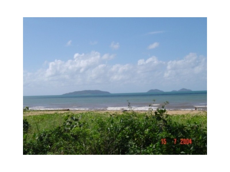 66 Luff Street, Hull Heads QLD 4854