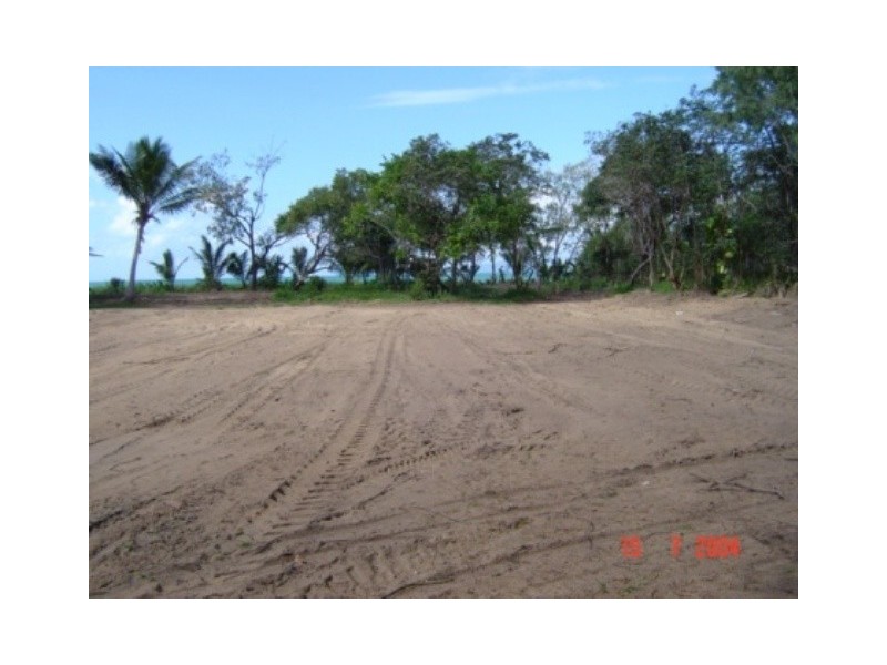 66 Luff Street, Hull Heads QLD 4854