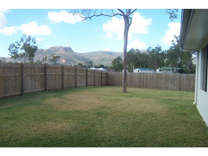 8 Amy Court, Kelso QLD 4815