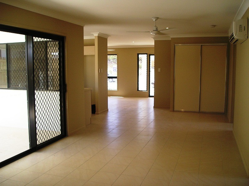 8 Franklin Drive, Mount Louisa QLD 4814