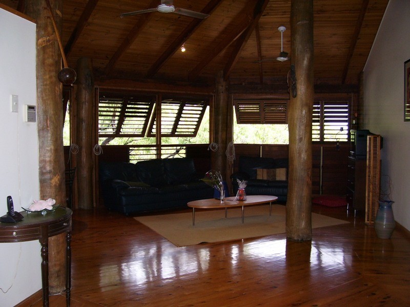 8 Woodlands Court, Castle Hill QLD 4810