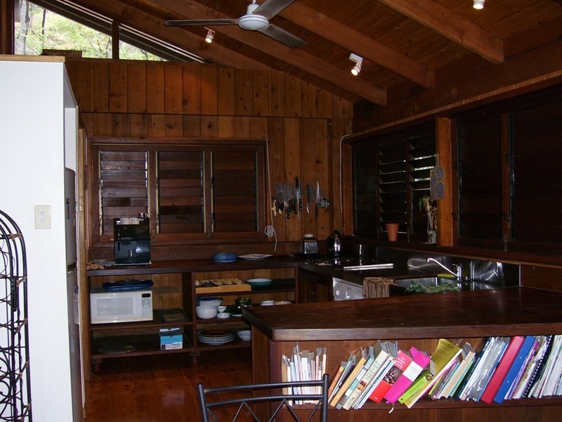 8 Woodlands Court, Castle Hill QLD 4810