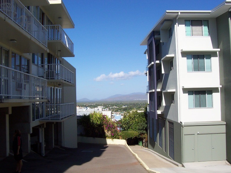 9/6 Hale Street, North Ward QLD 4810