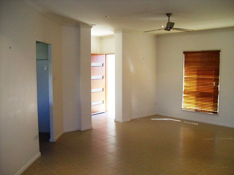 9 Waterdragon Link, Douglas QLD 4814