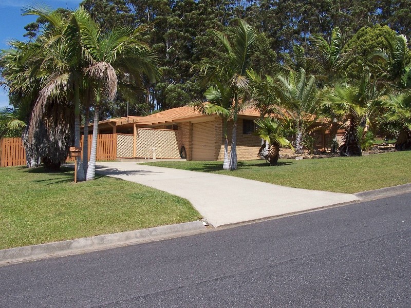 2 Banool Cct, Ocean Shores NSW 2483