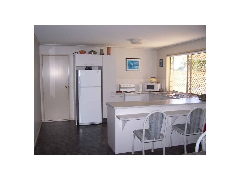 2 Banool Cct, Ocean Shores NSW 2483