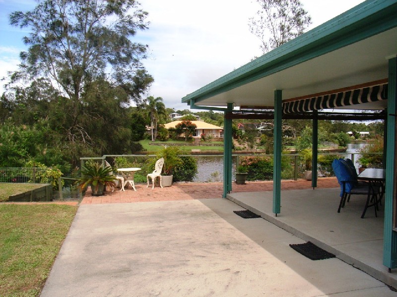 26 Berrimbillah Court, Ocean Shores NSW 2483