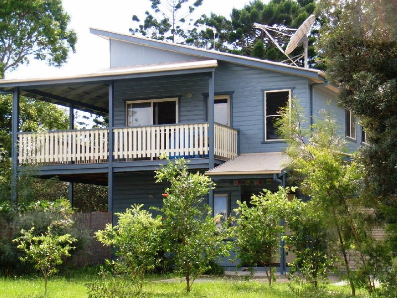 Town house 1/11 Boondoon Crescent , Ocean Shores NSW 2483