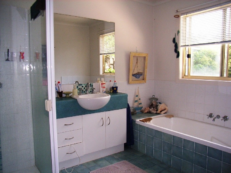 Town house 1/11 Boondoon Crescent , Ocean Shores NSW 2483