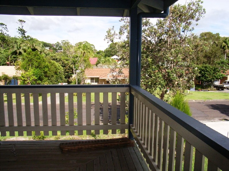 Town house 1/11 Boondoon Crescent , Ocean Shores NSW 2483
