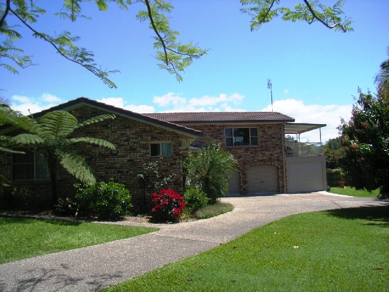 2 Coonawarra Court, Ocean Shores NSW 2483