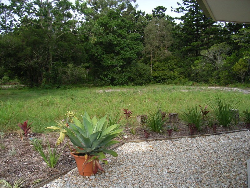 8 Gara Court, Ocean Shores NSW 2483