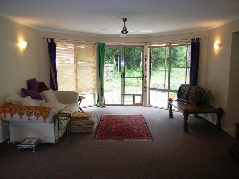 8 Gara Court, Ocean Shores NSW 2483