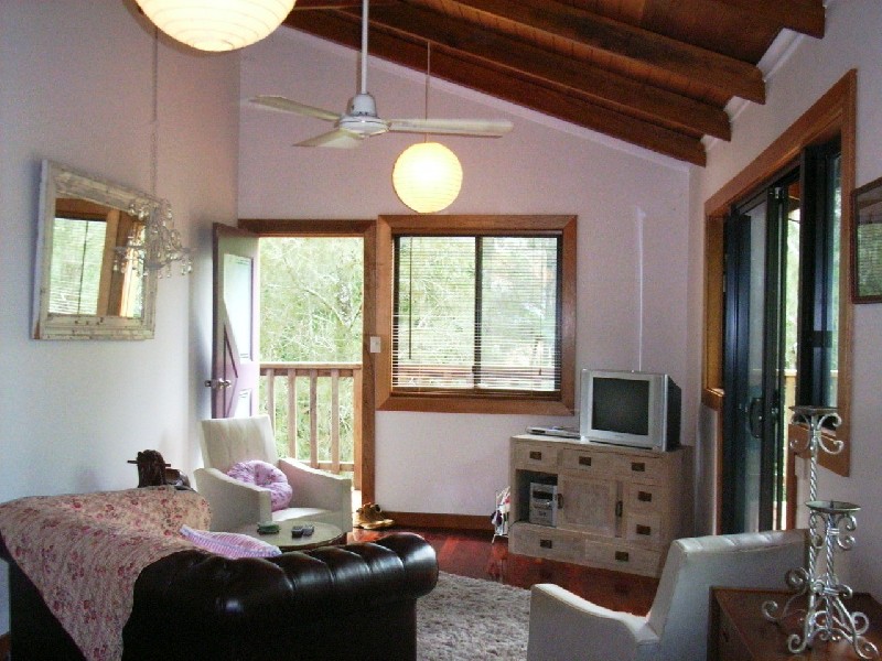 5 Gilba Aveue, Ocean Shores NSW 2483