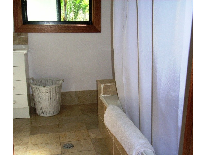 5 Gilba Ave, Ocean Shores NSW 2483