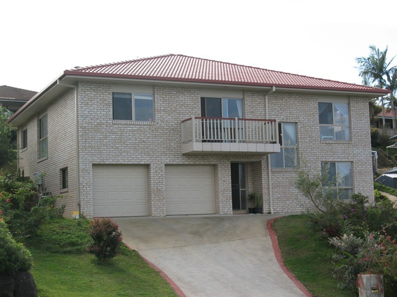 18 Goondooloo Drive, Ocean Shores NSW 2483