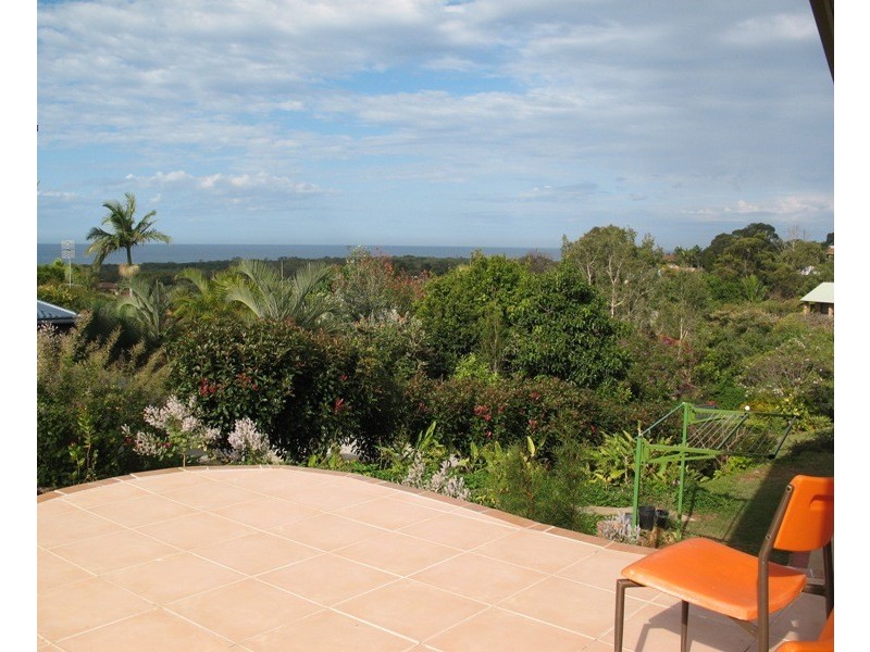 18 Goondooloo Drive, Ocean Shores NSW 2483