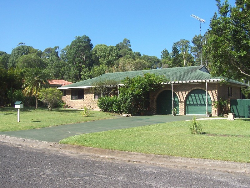 2 Inderwong, Ocean Shores NSW 2483