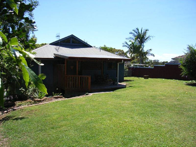 8 Matong Drive, Ocean Shores NSW 2483