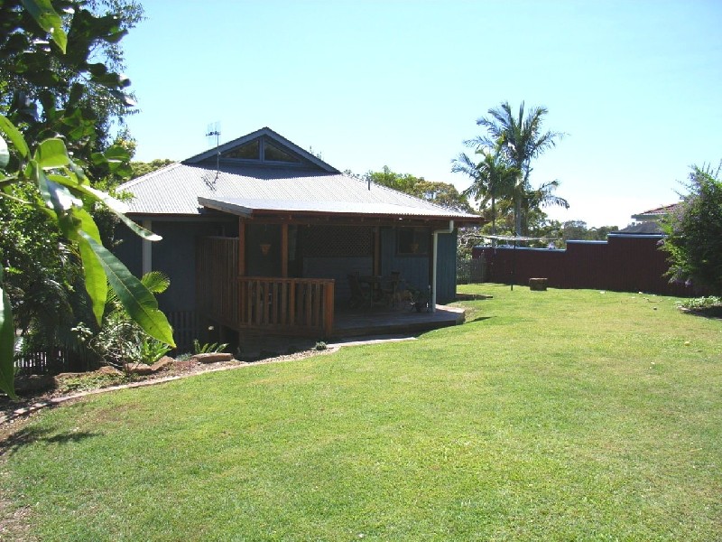 8 Matong Drive, Ocean Shores NSW 2483