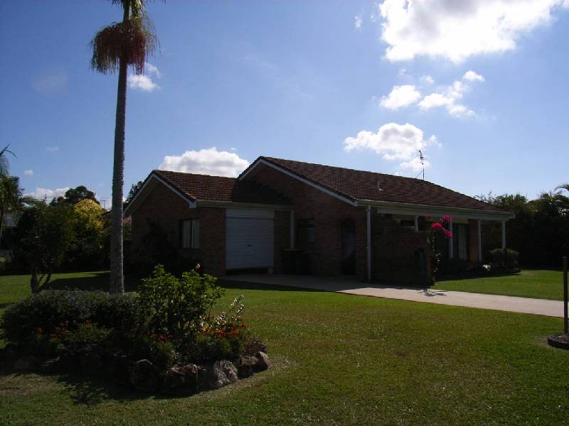 4 Reka Way, Ocean Shores NSW 2483