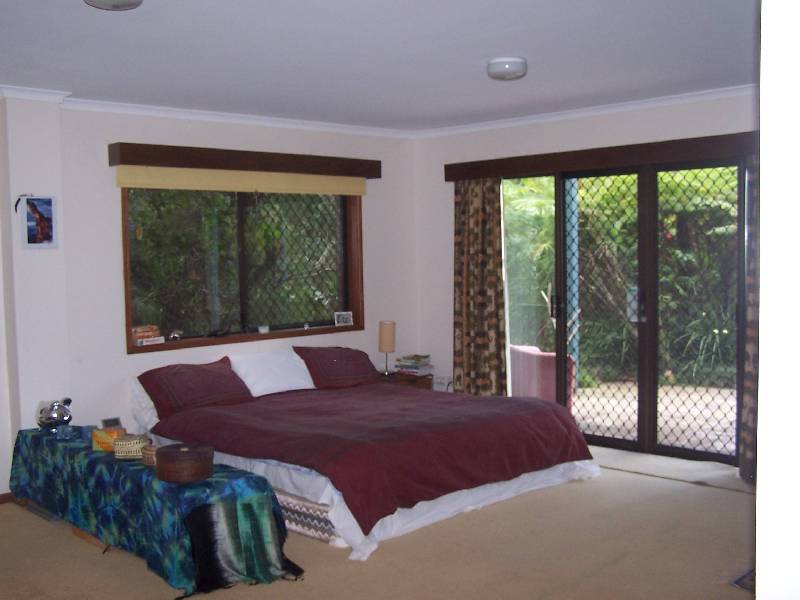 4 Yackatoon Court, Ocean Shores NSW 2483