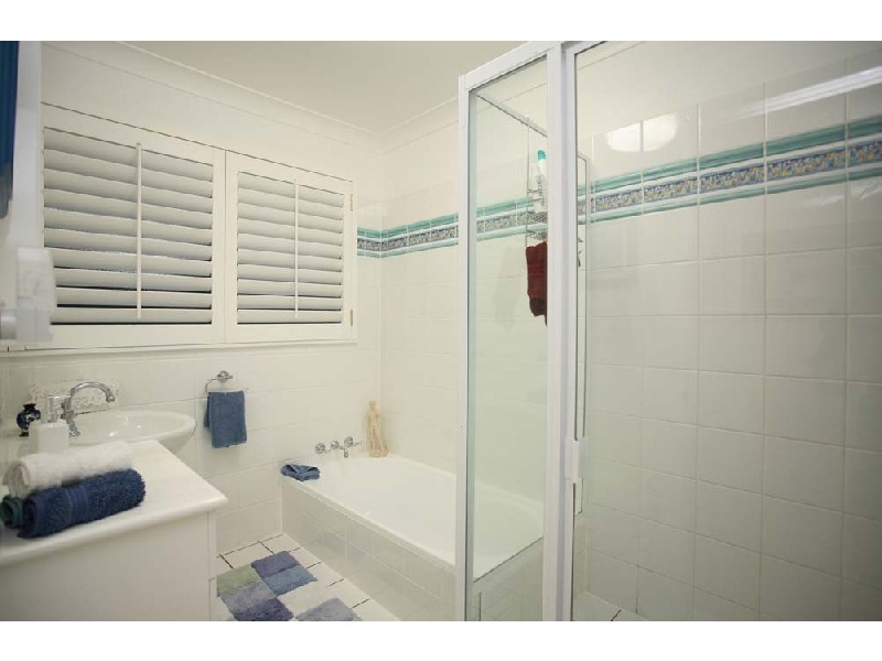 18 Barkala St, The Gap QLD 4061