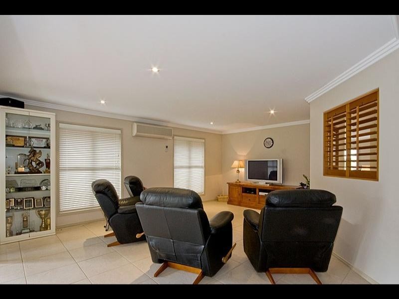 21 The Avenue, Windaroo QLD 4207