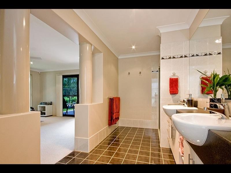 21 The Avenue, Windaroo QLD 4207