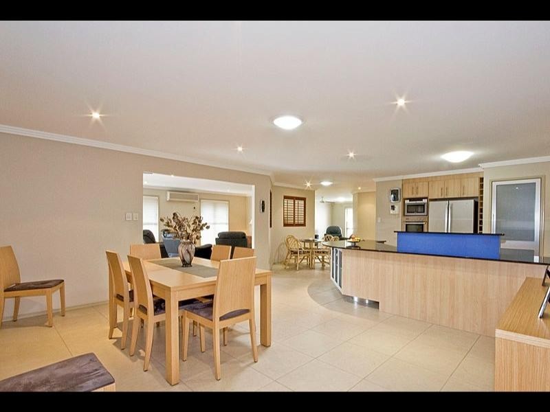 21 The Avenue, Windaroo QLD 4207