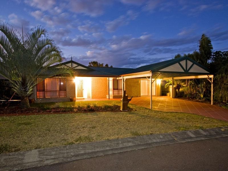 28 Hillside Cr, Edens Landing QLD 4207