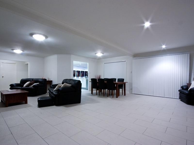28 Hillside Cr, Edens Landing QLD 4207