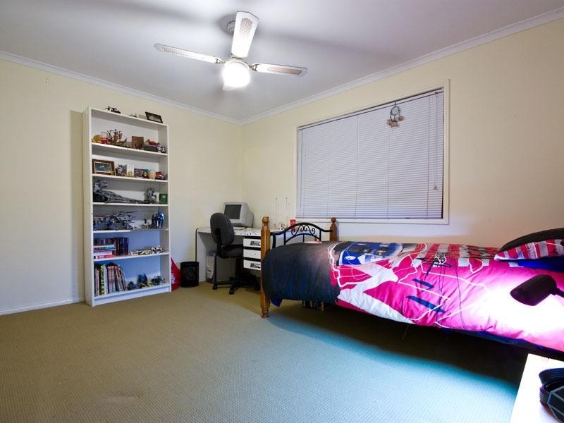28 Hillside Cr, Edens Landing QLD 4207