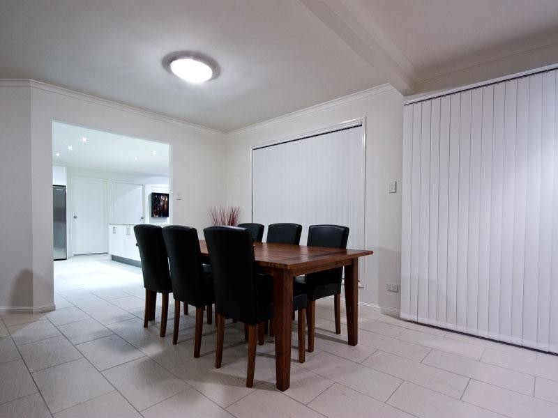 28 Hillside Cr, Edens Landing QLD 4207