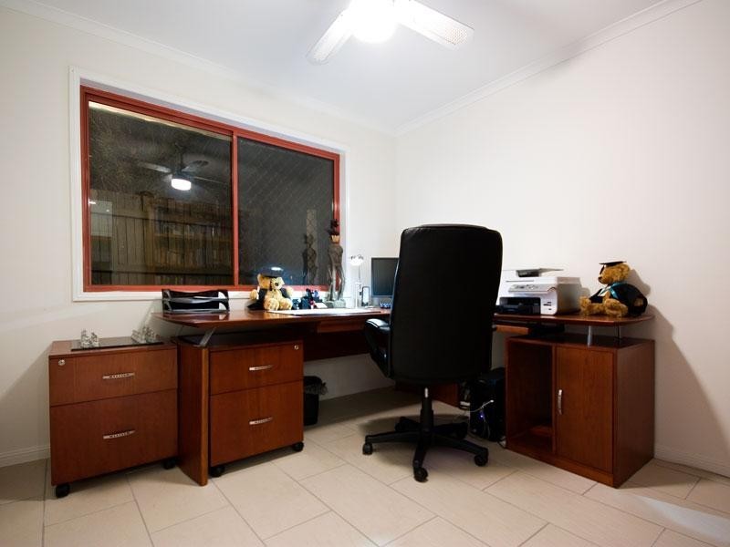 28 Hillside Cr, Edens Landing QLD 4207