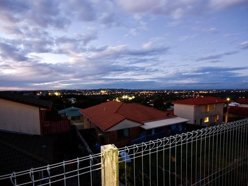 28 Hillside Cr, Edens Landing QLD 4207