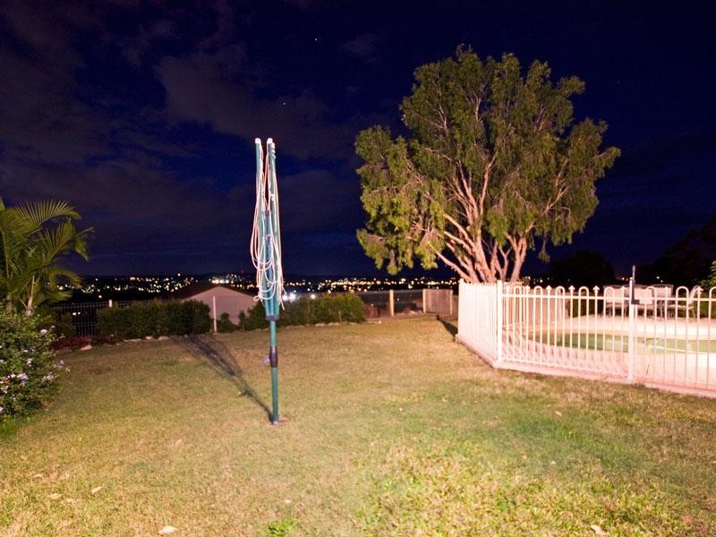 28 Hillside Cr, Edens Landing QLD 4207