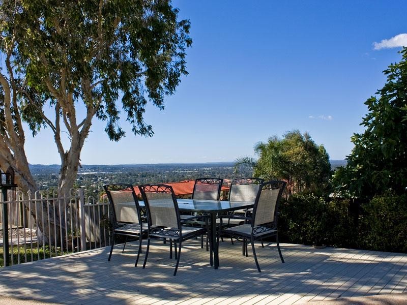 28 Hillside Cr, Edens Landing QLD 4207