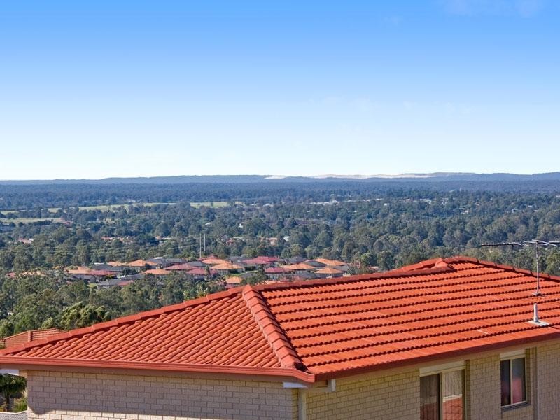 28 Hillside Cr, Edens Landing QLD 4207