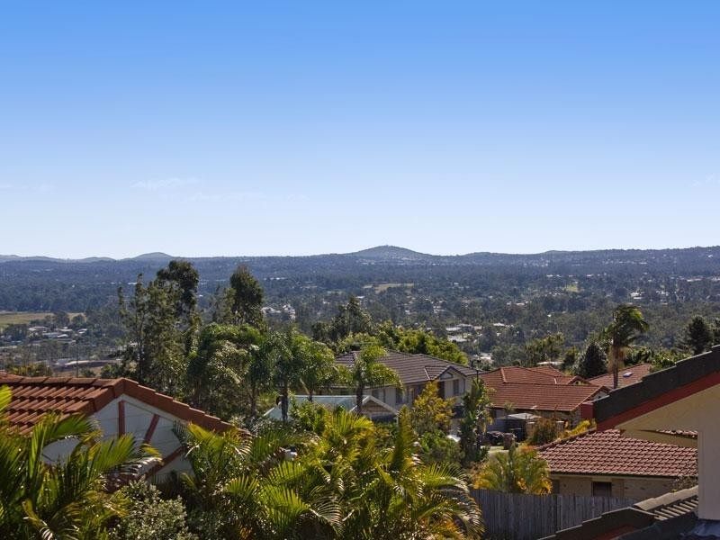28 Hillside Cr, Edens Landing QLD 4207
