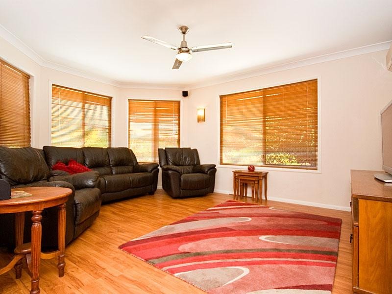 19 Trevina Cr, Mount Warren Park QLD 4207