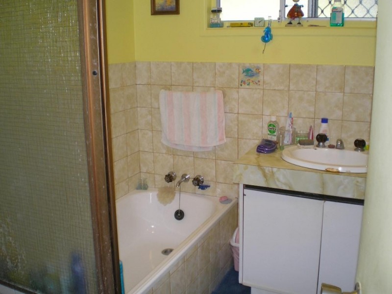 19 Clarendon Av, Bethania QLD 4205