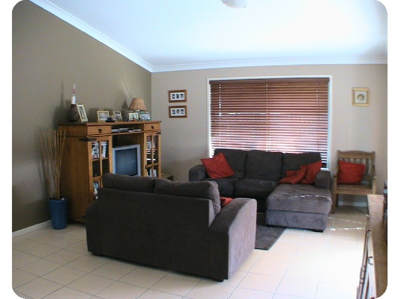 4 Dunbarton Lane, Bethania QLD 4205