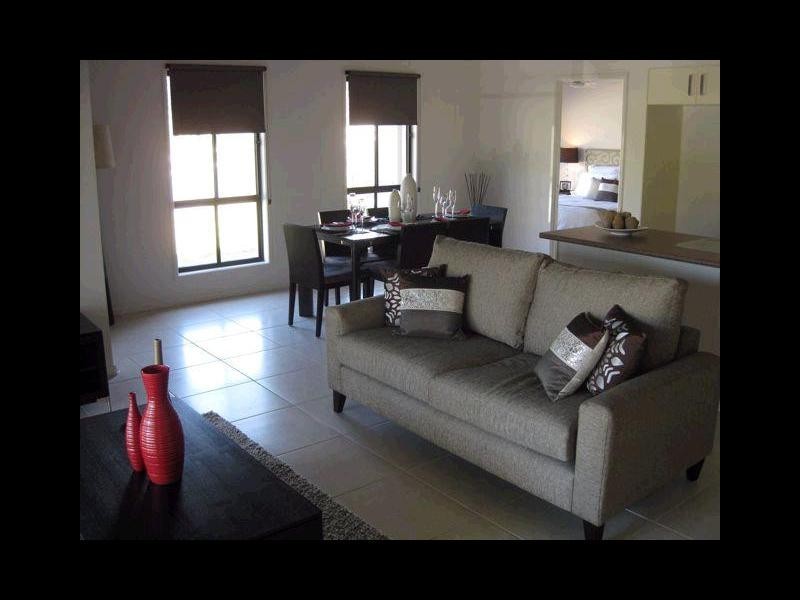 2 Stoneleigh Wy, Holmview QLD 4207