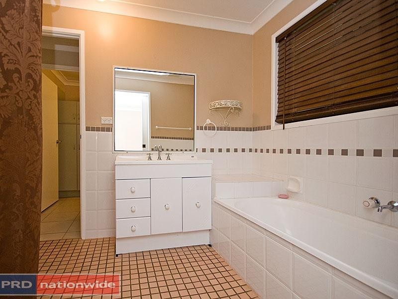 Mount Warren Park QLD 4207