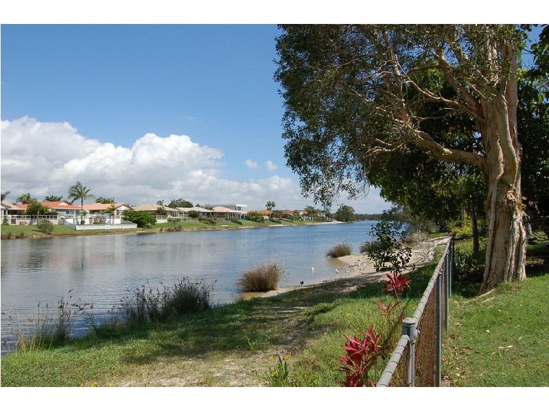 182 Acanthus Ave, Burleigh Waters QLD 4220