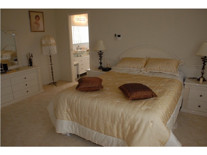 2/8 Acanthus Avenue , Burleigh Heads QLD 4220