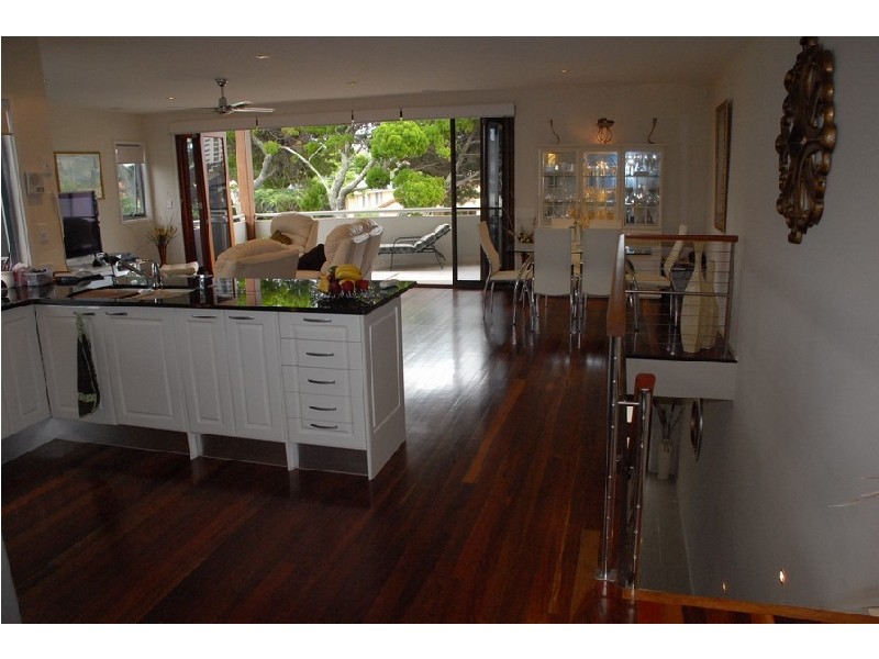 2/8 Acanthus Avenue , Burleigh Heads QLD 4220