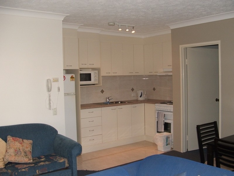 42 “Aussie Resort” 1917 Gold Coast Hwy, Burleigh Heads QLD 4220