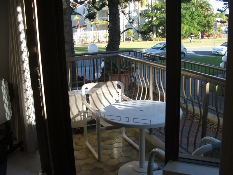 42 “Aussie Resort” 1917 Gold Coast Hwy, Burleigh Heads QLD 4220